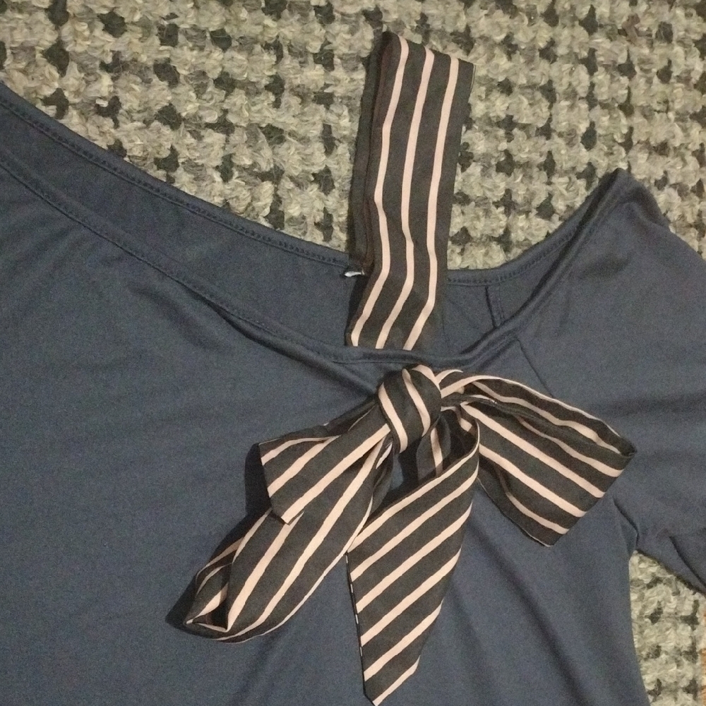 SHEIN Navy Top with Striped Bow Accent - Picture 3 of 8